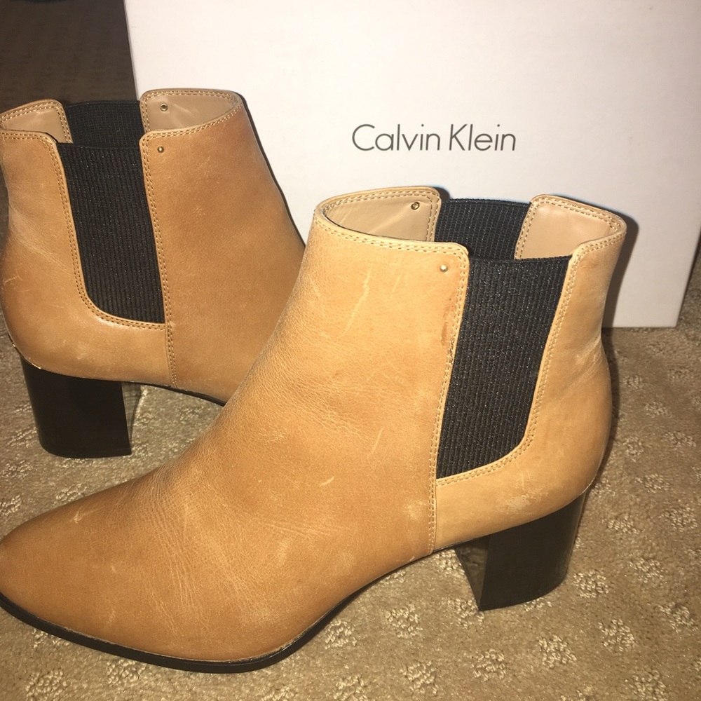 Calvin Klein tan ankle booties 🔥